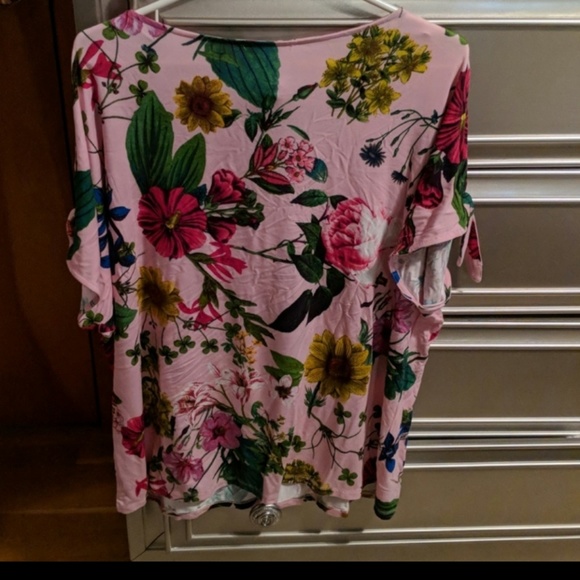Floral sunflower cold shoulder shirt - Picture 4 of 4